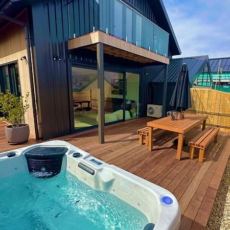 Remarkable View With Hot Tub Frankton Exterior foto
