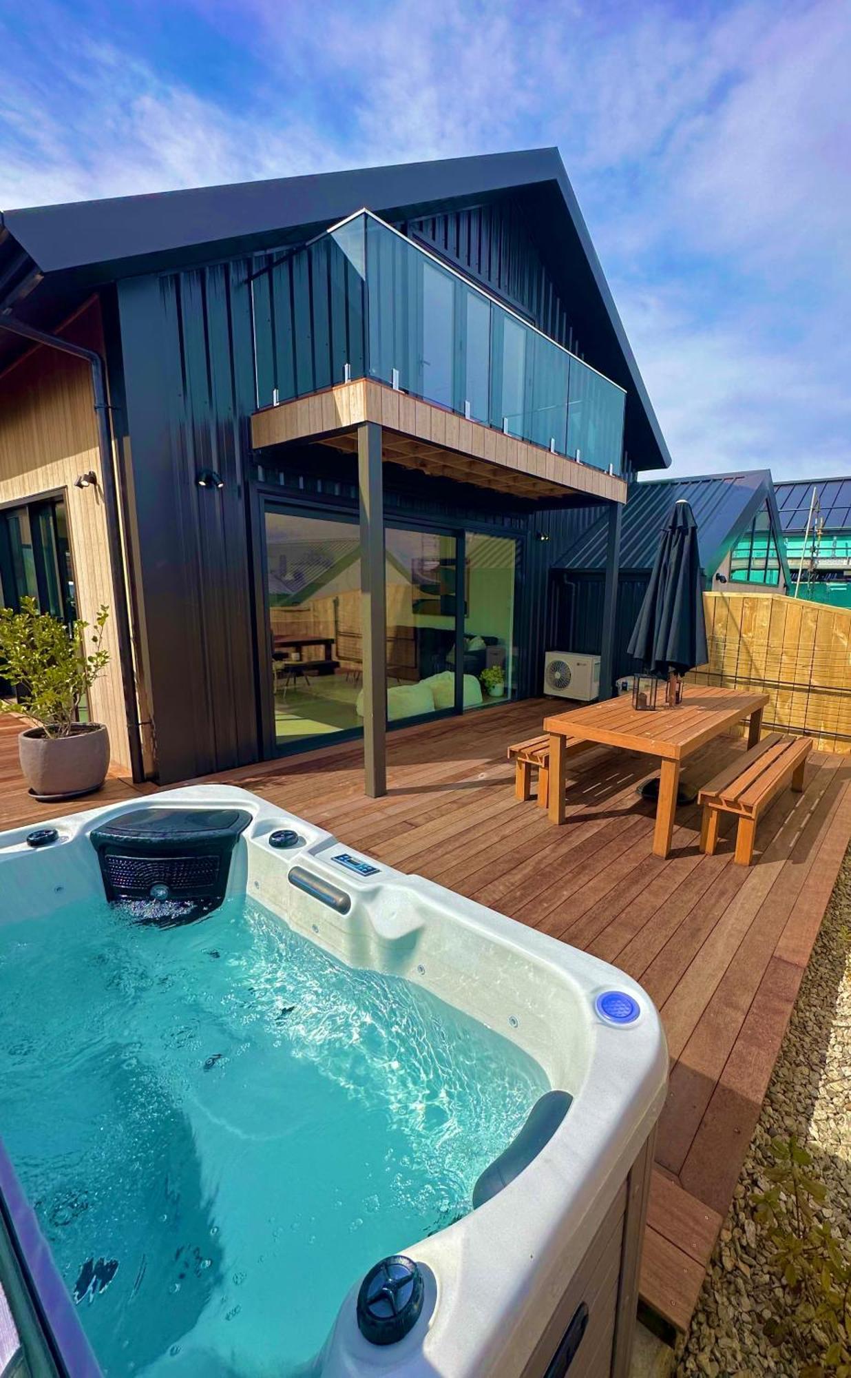 Remarkable View With Hot Tub Frankton Exterior foto