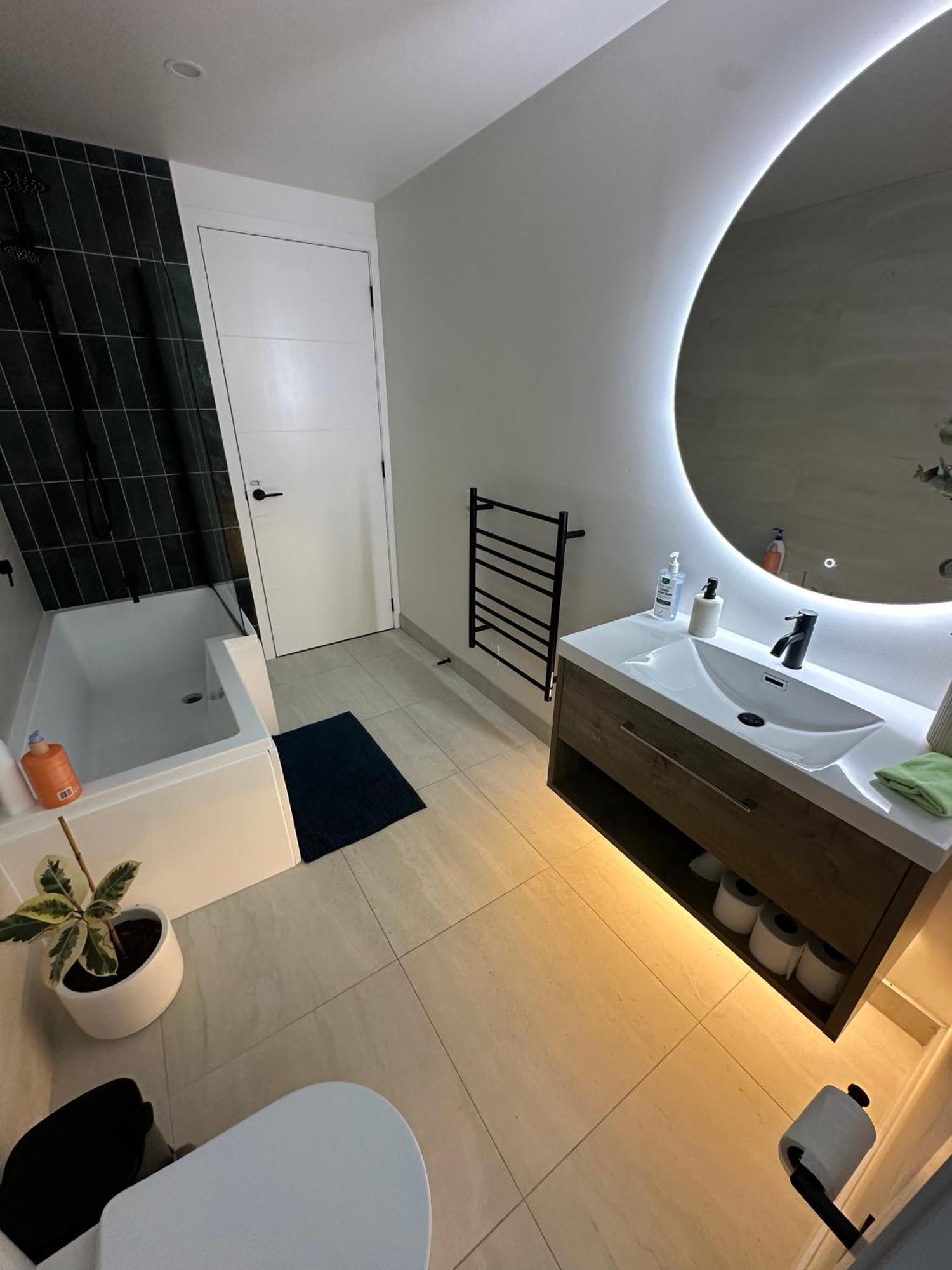Remarkable View With Hot Tub Frankton Habitación foto